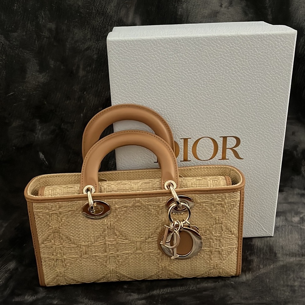 Beige/tan CD-Like raffia Bag